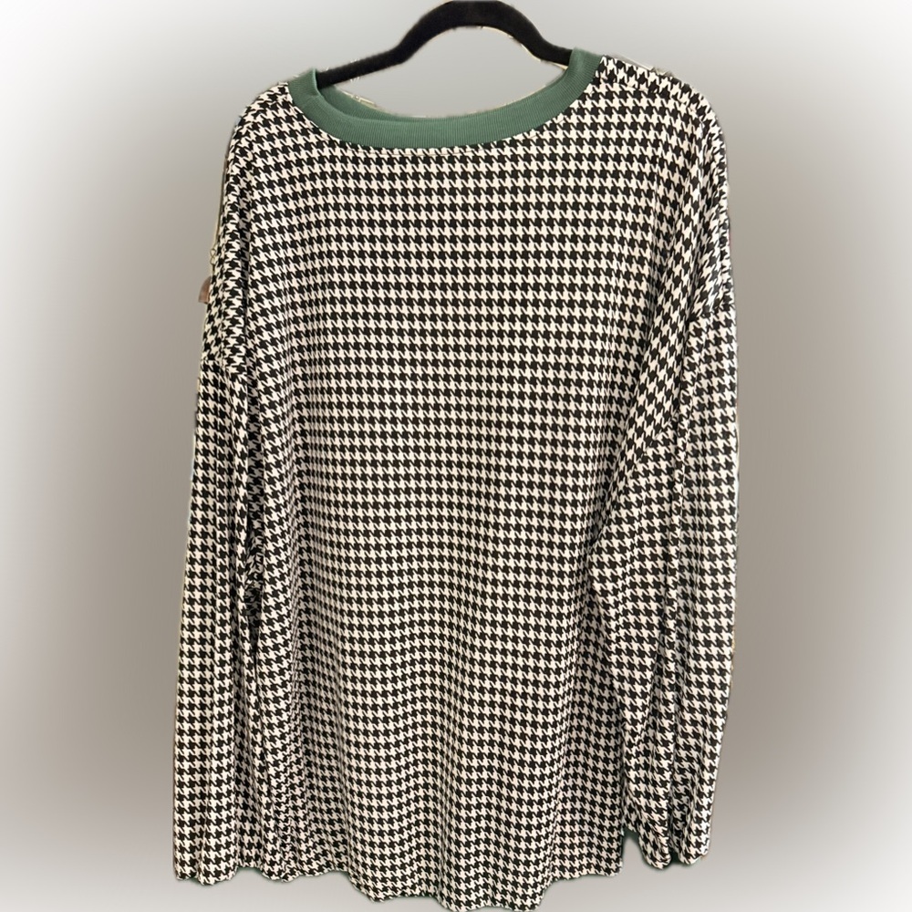 SHEIN Green and Black and Cream Houndstooth Top